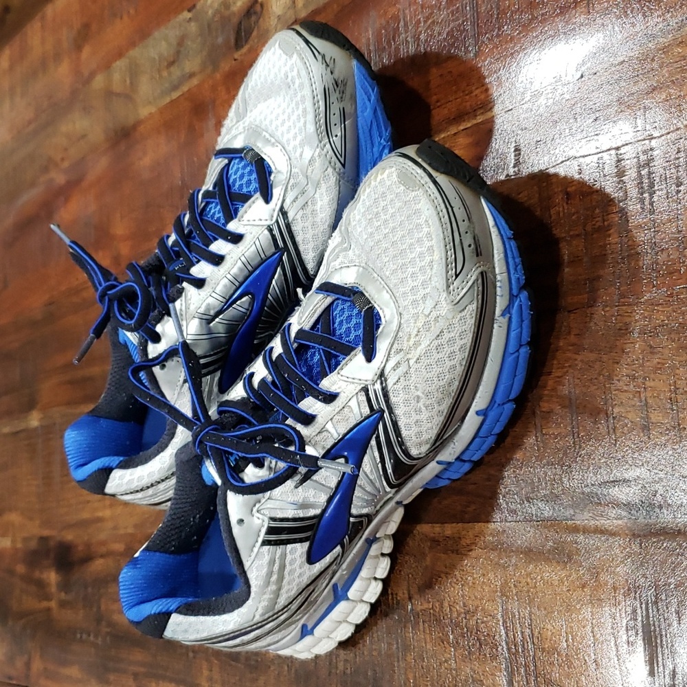 Brooks Adrenaline GTS 14 athletic shoes